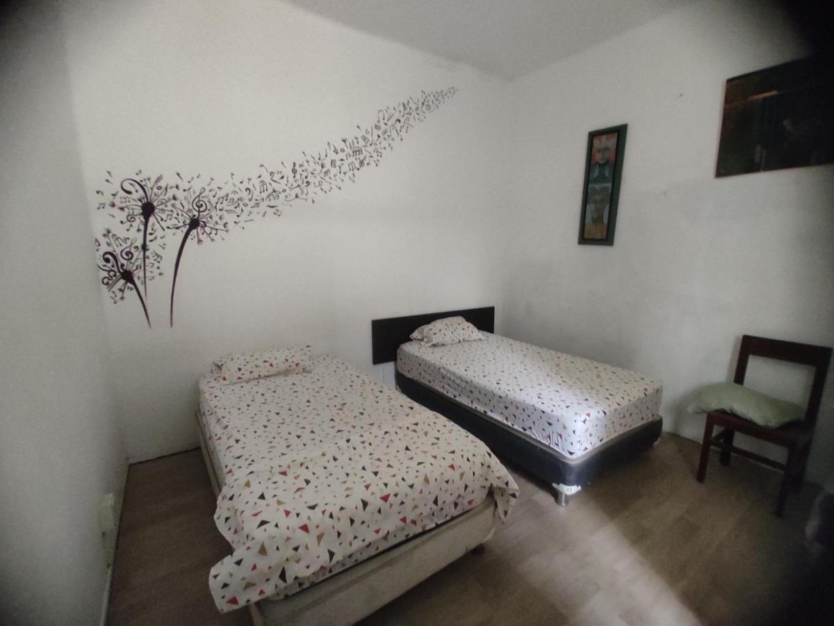 717 Pizarro Guesthouse Trujillo Bagian luar foto